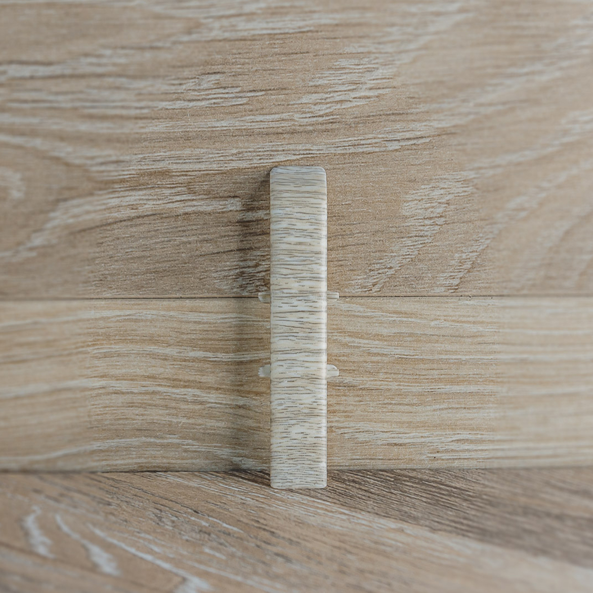 Соединитель для плинтуса 85мм "Деконика", 294 Орех антик