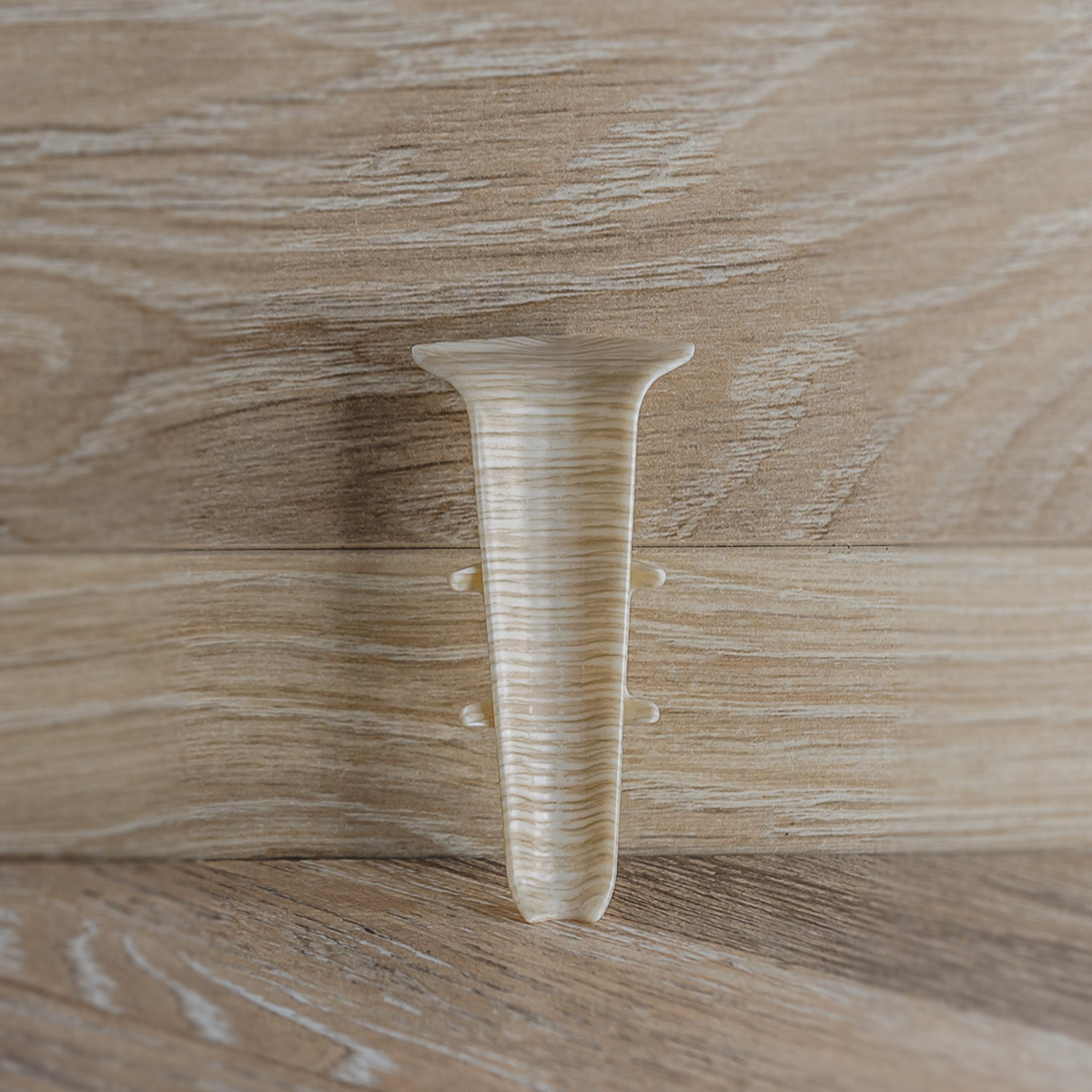 Угол внутренний для плинтуса 85мм "Деконика", 274 Сосна северная