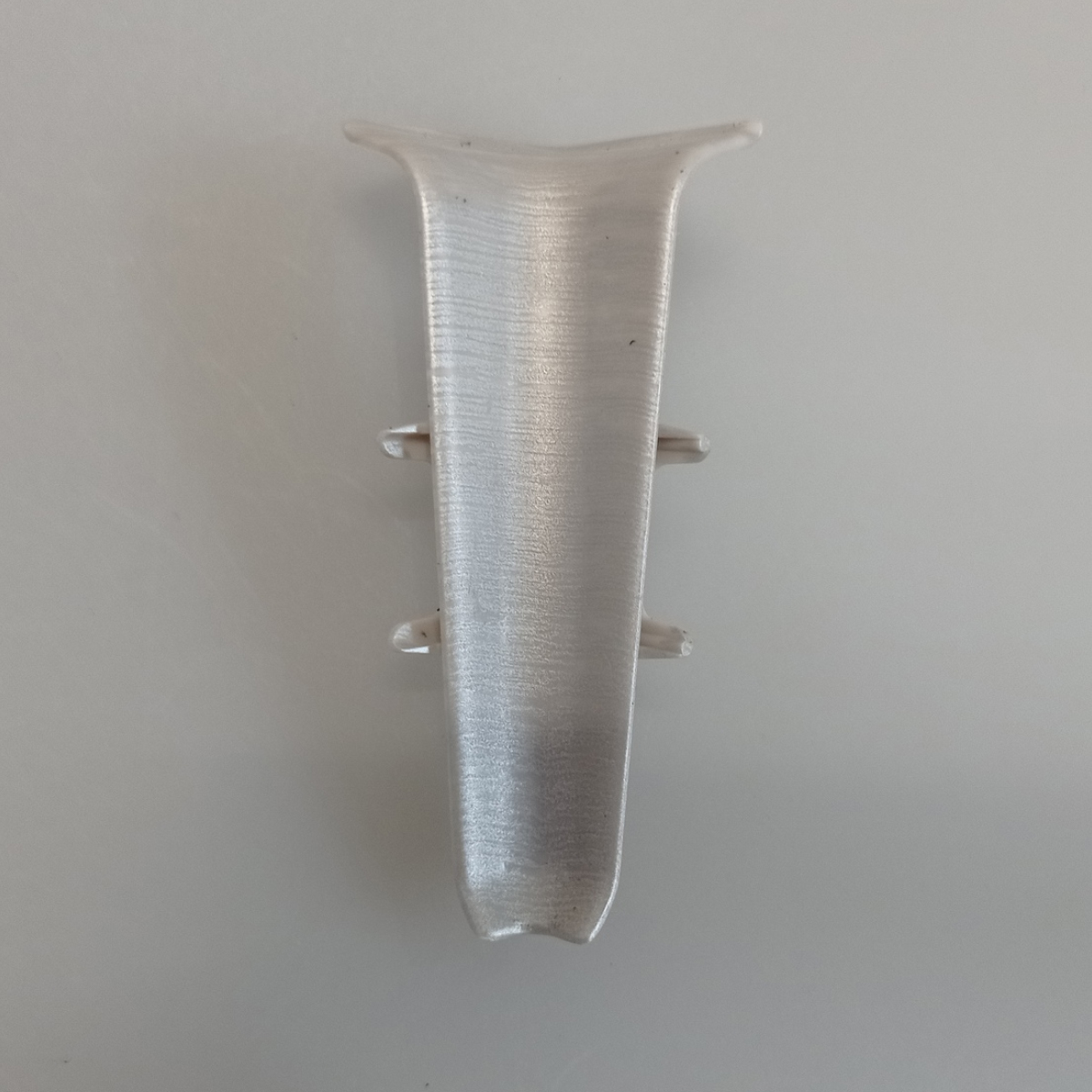 Угол внутренний для плинтуса 70мм "Деконика", 186 Алюминий