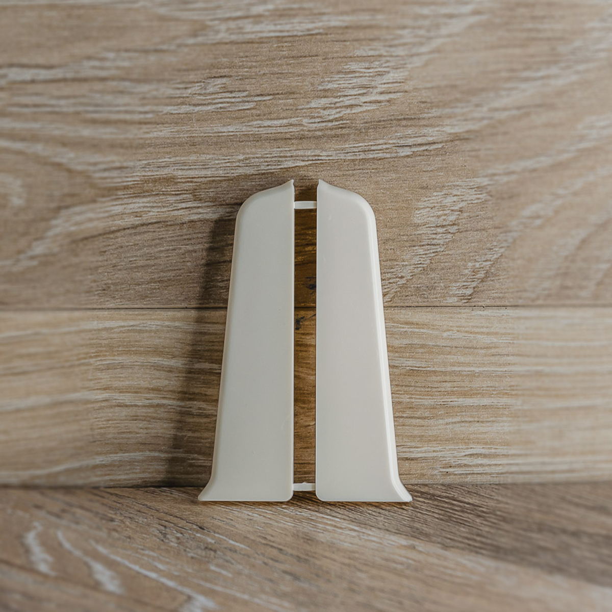 Торцевые (пара) для плинтуса 85мм "Деконика", 033 Кремово-белый