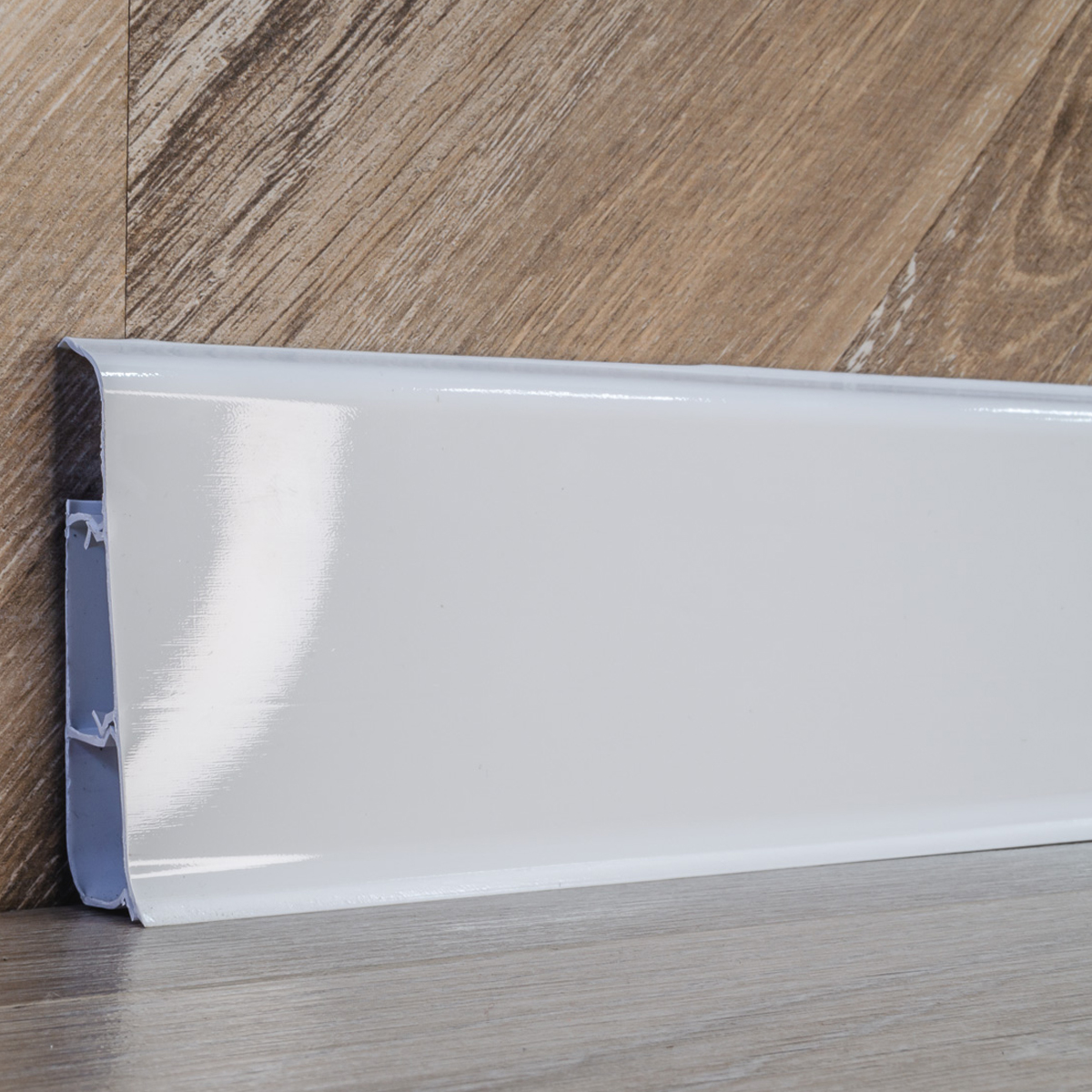 Плинтус напольный с кабель-каналами 85мм 2,2м "Деконика", 001-G Белый глянцевый