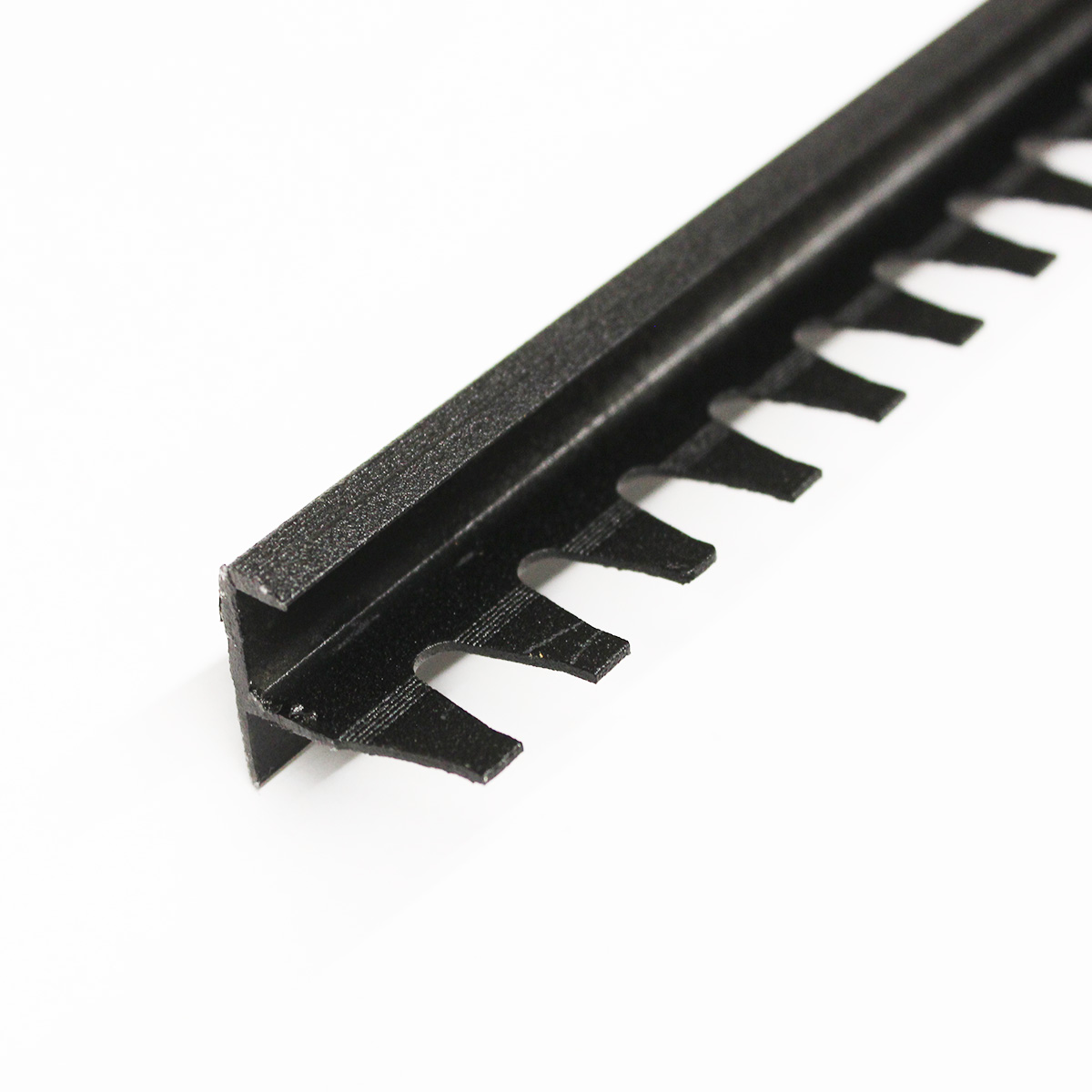 Профиль угловой ПУ 13-1.2700.215 черный