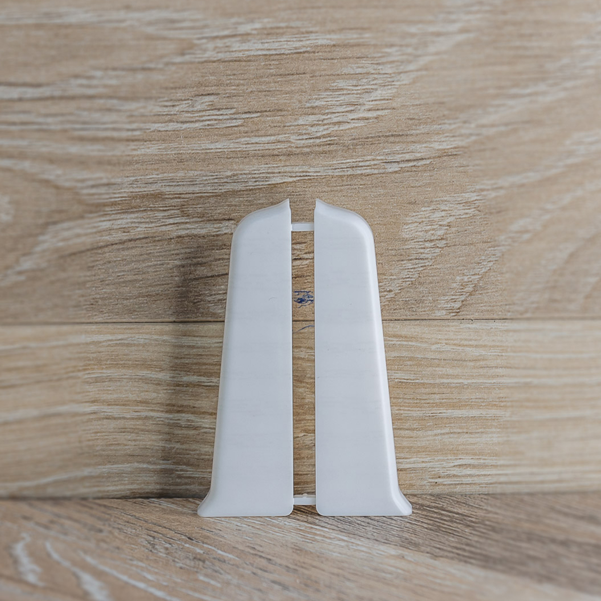 Торцевые (пара) для плинтуса 85мм "Деконика", 001-G Белый глянцевый