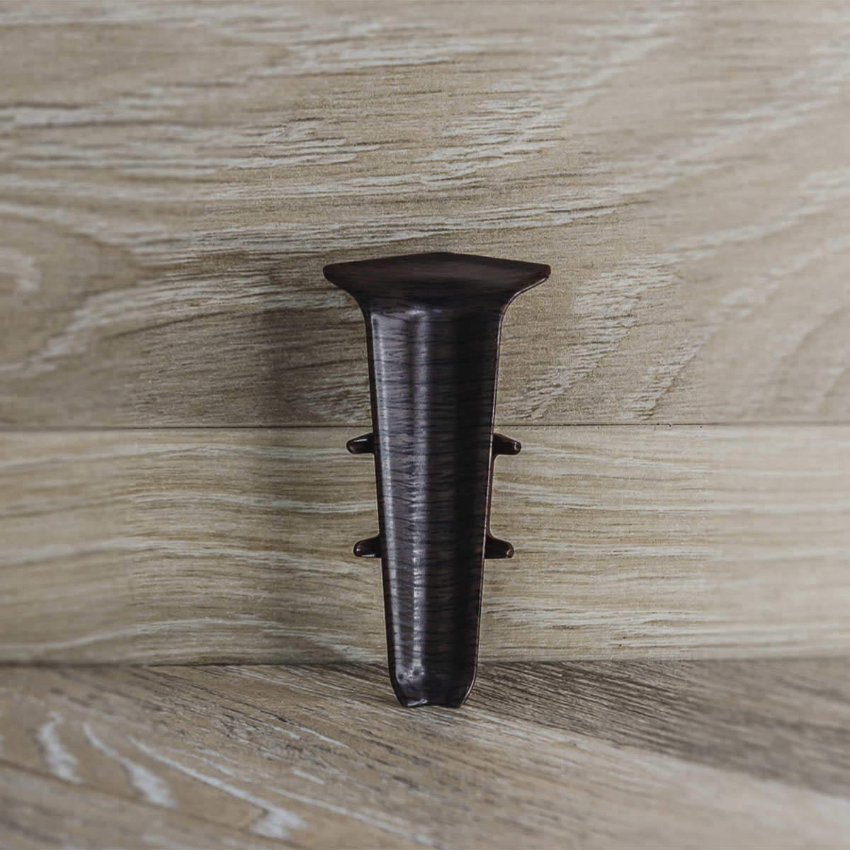 Угол внутренний для плинтуса 70мм "Деконика", 351 Каштан