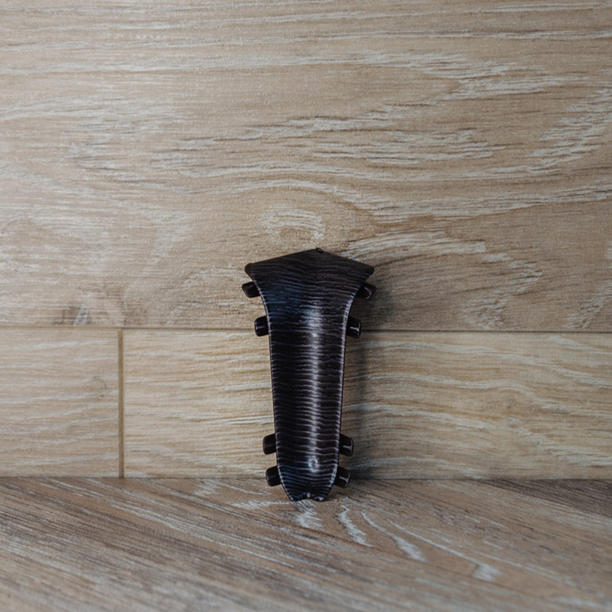 Угол внутренний для плинтуса 85мм "Деконика", 303 Венге темный