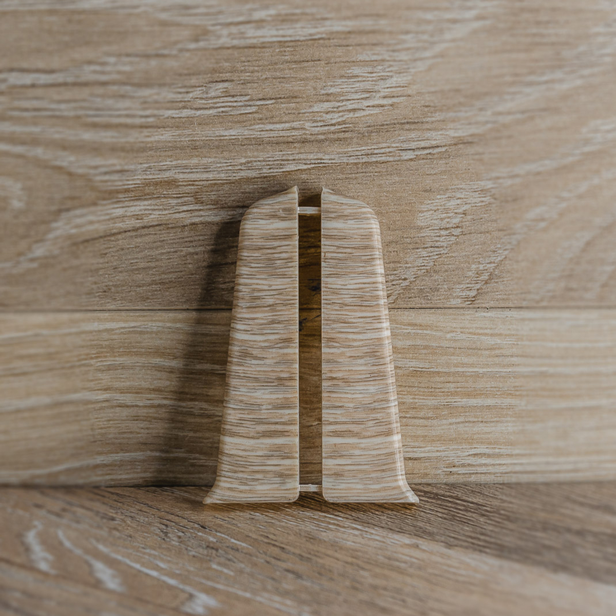 Торцевые (пара) для плинтуса 85мм "Деконика", 229 Дуб латте