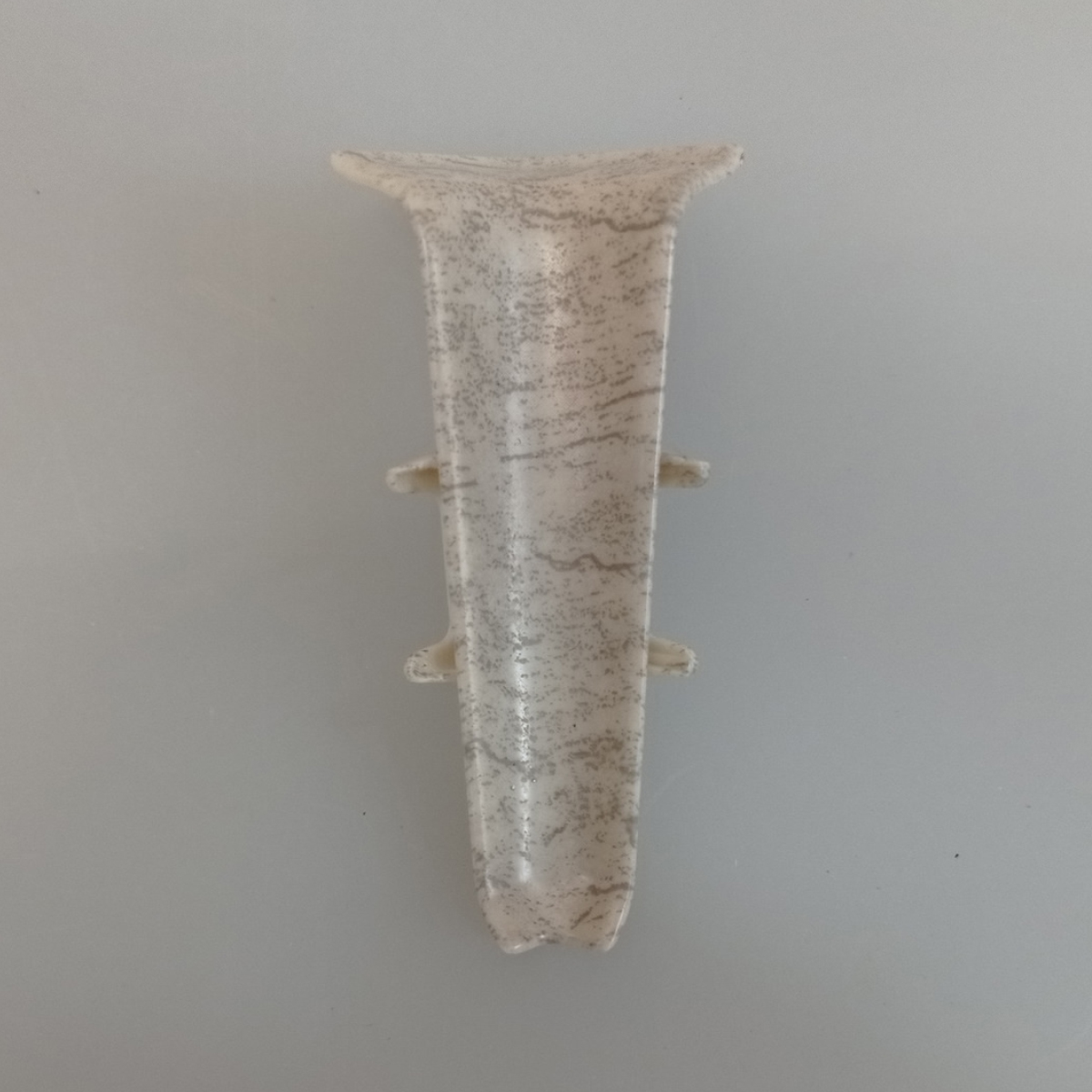 Угол внутренний для плинтуса 70мм "Деконика", 547 Лофт светло-серый