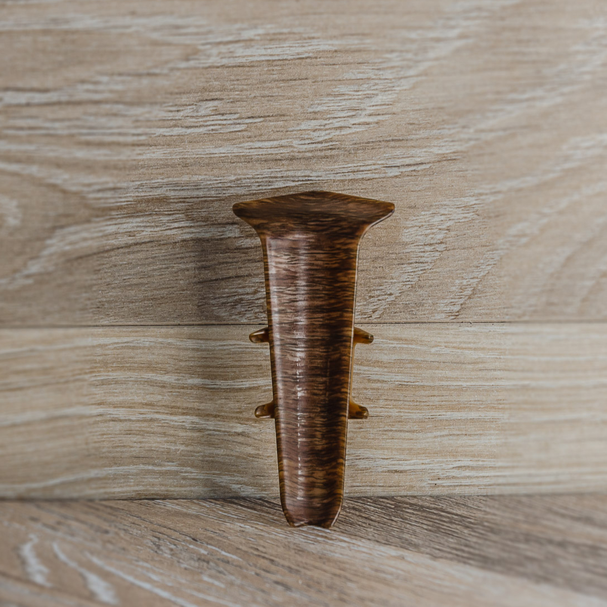 Угол внутренний для плинтуса 85мм "Деконика", 291 Орех