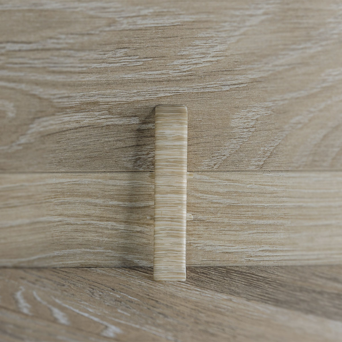 Соединитель для плинтуса 70мм "Деконика", 229 Дуб латте