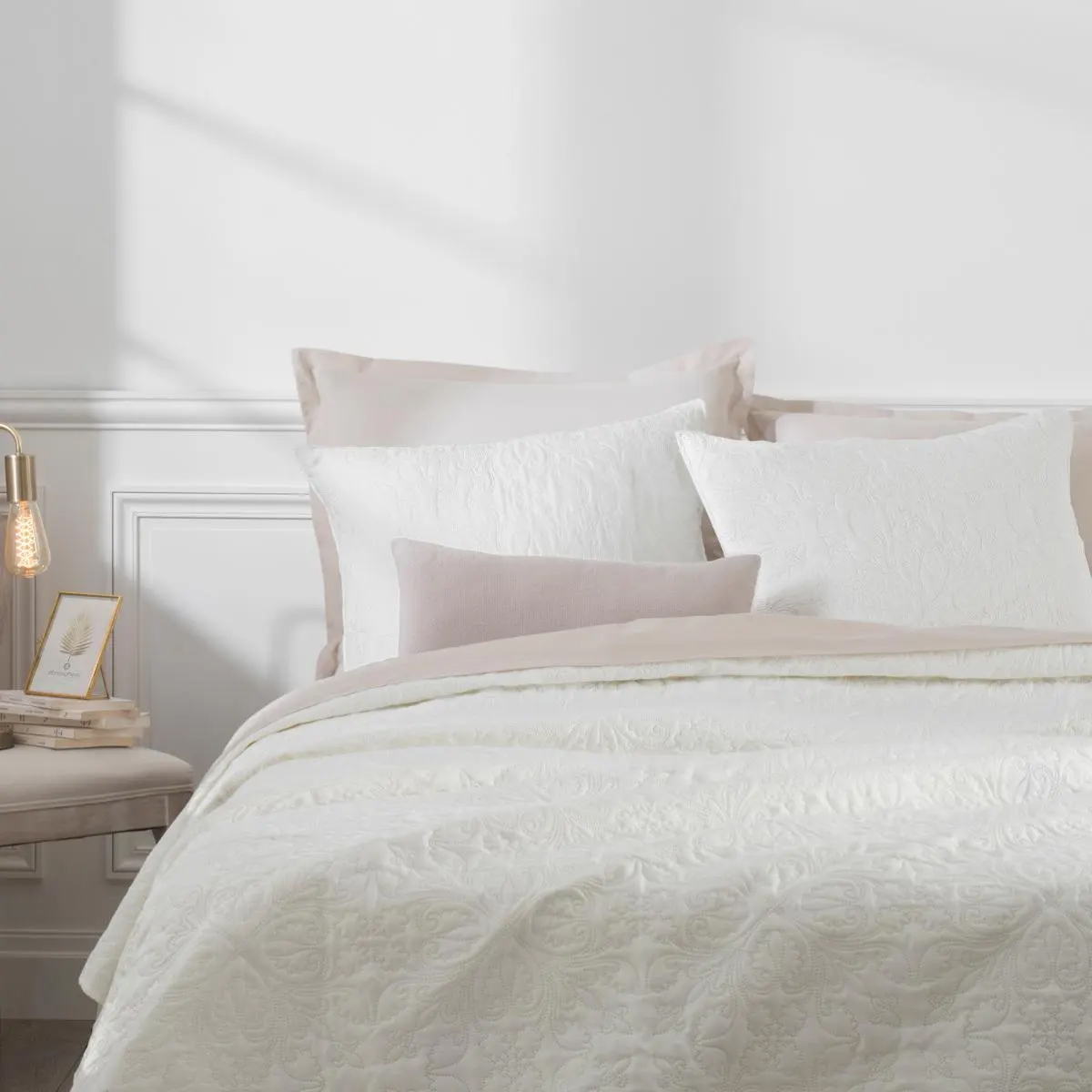 Комплект Atmosphera покрывало 240х260 см + наволочки 2 шт 60х60 см слоновая кость 131644A