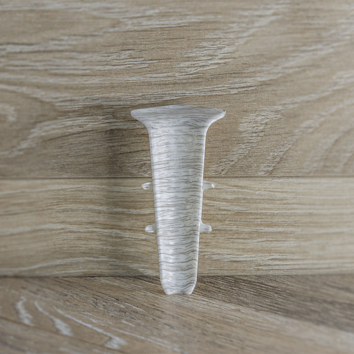 Угол внутренний для плинтуса 70мм "Деконика", 265 Клен патина