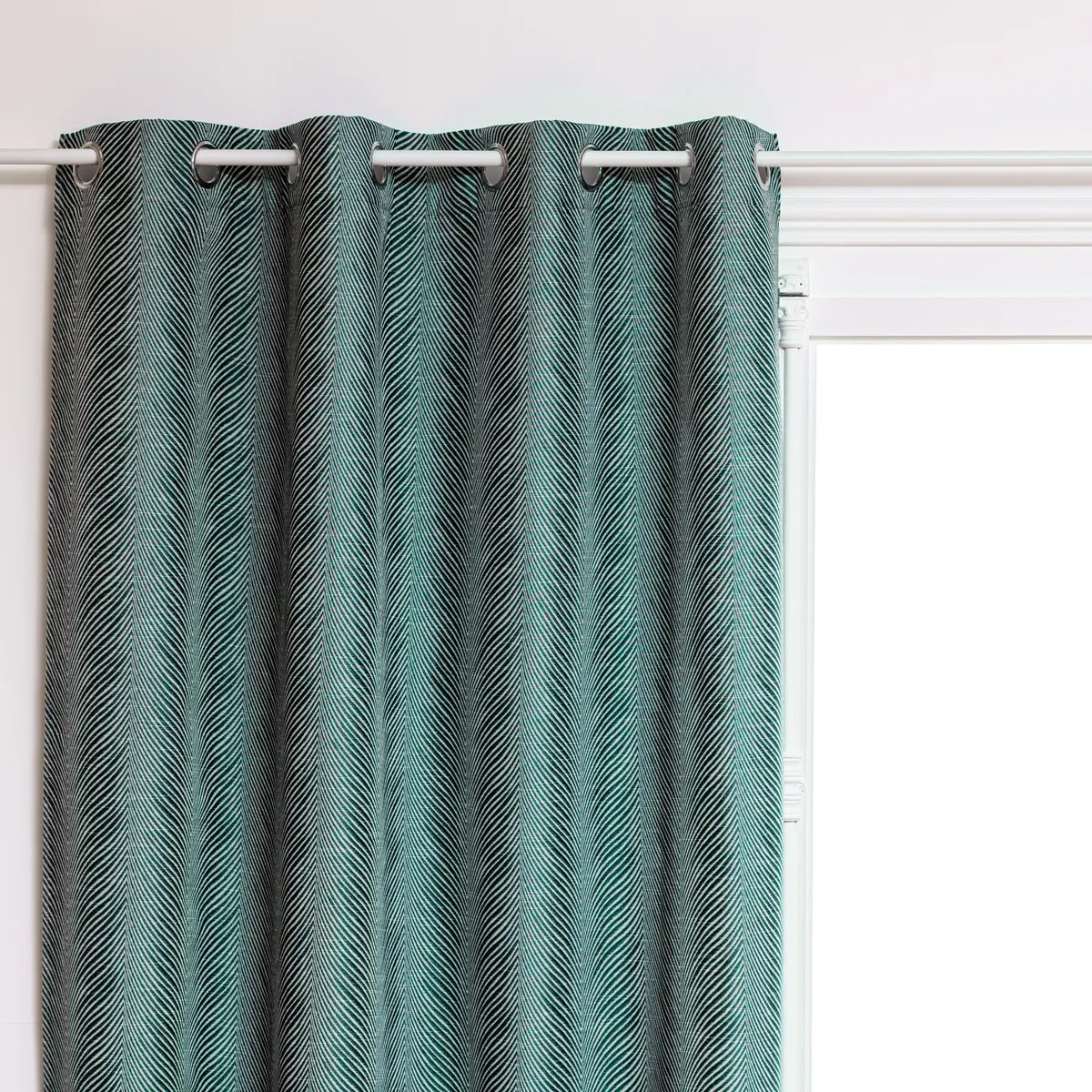 Штора портьерная Atmosphera Dana 140х240 см блэкаут жаккард изумруд 196203D