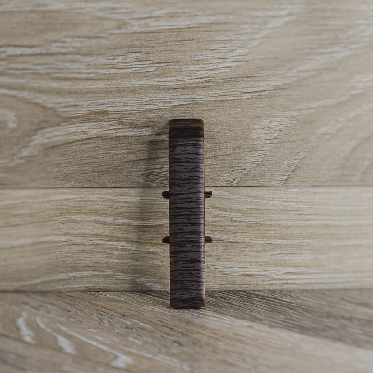 Соединитель для плинтуса 70мм "Деконика", 351 Каштан