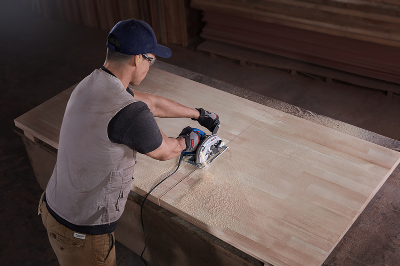 Пила BOSCH дисковая GKS 600, 1200Вт,д. диска-165, глубина пропила 90°/45°- 55/37 мм