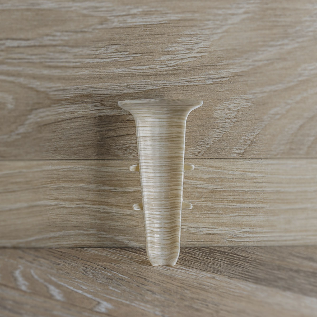 Угол внутренний для плинтуса 70мм "Деконика", 274 Сосна северная