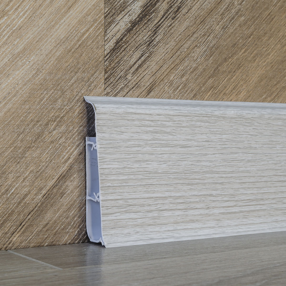 Плинтус напольный с кабель-каналами 85мм 2,2м "Деконика", 253 Ясень серый