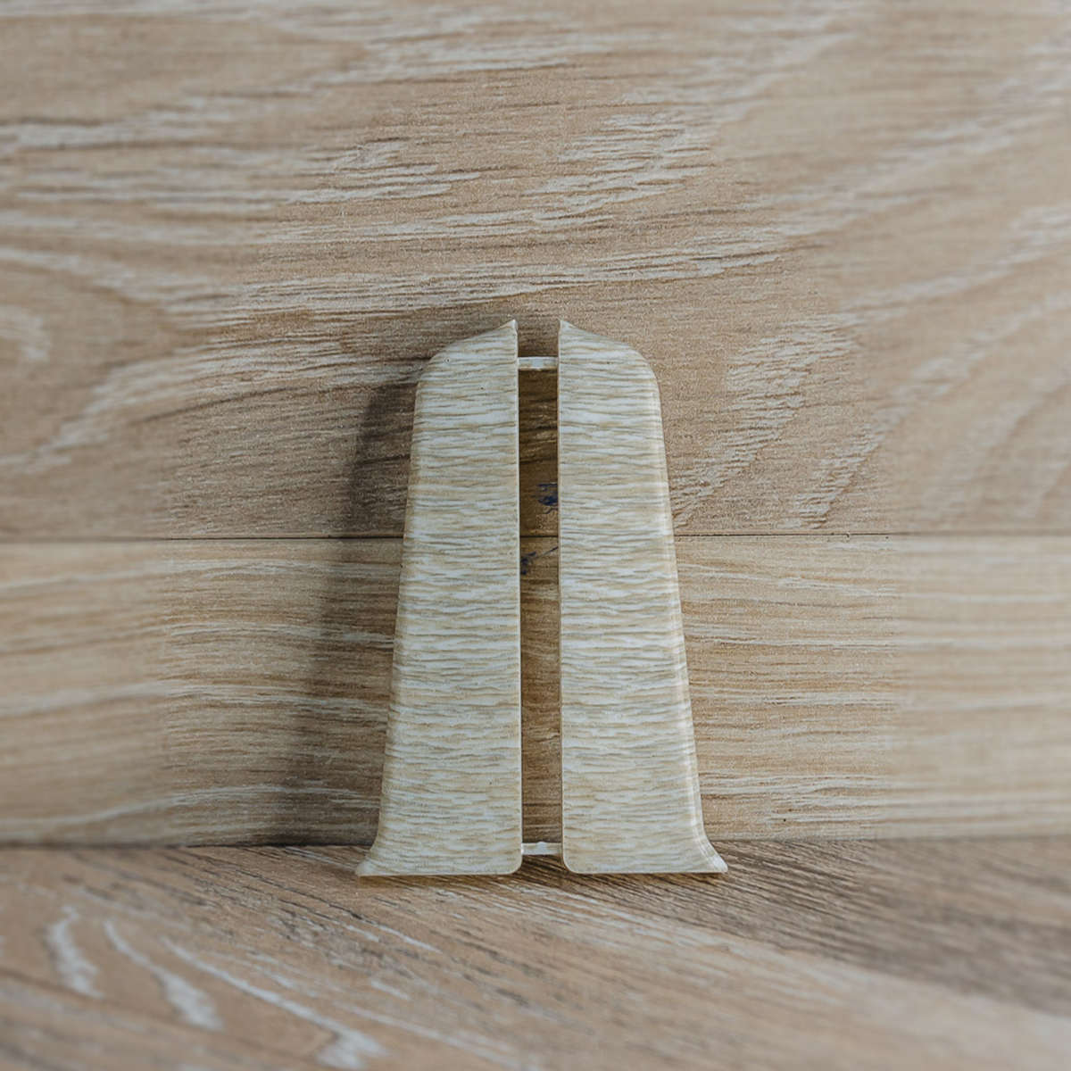 Торцевые (пара) для плинтуса 85мм "Деконика", 294 Орех антик