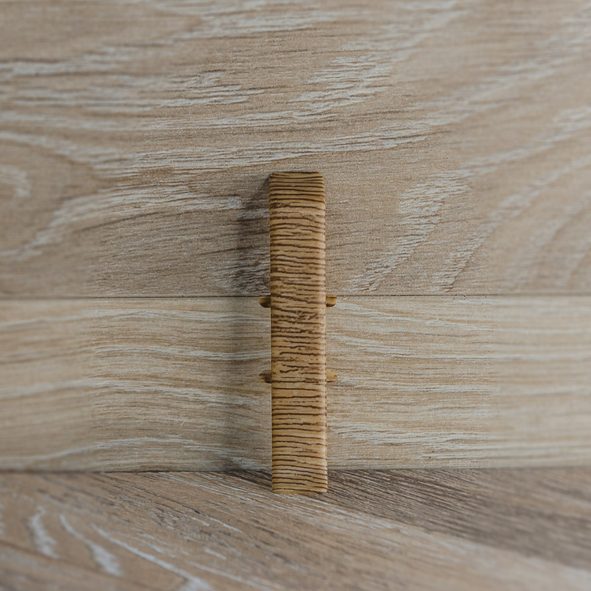 Соединитель для плинтуса 85мм "Деконика", 211 Дуб рустик