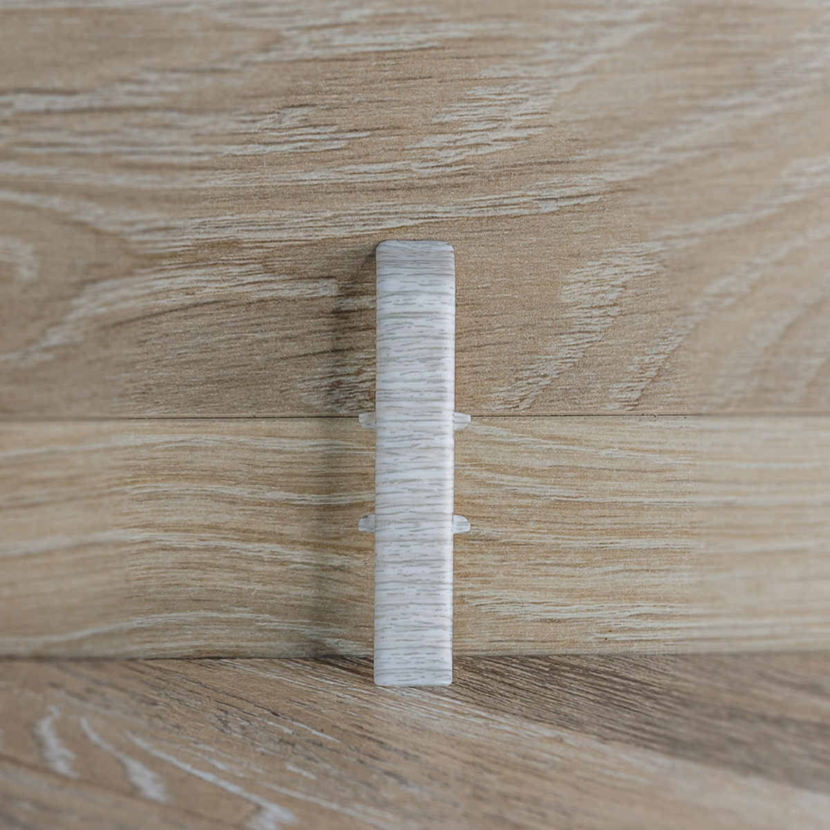 Соединитель для плинтуса 85мм "Деконика", 265 Клен патина