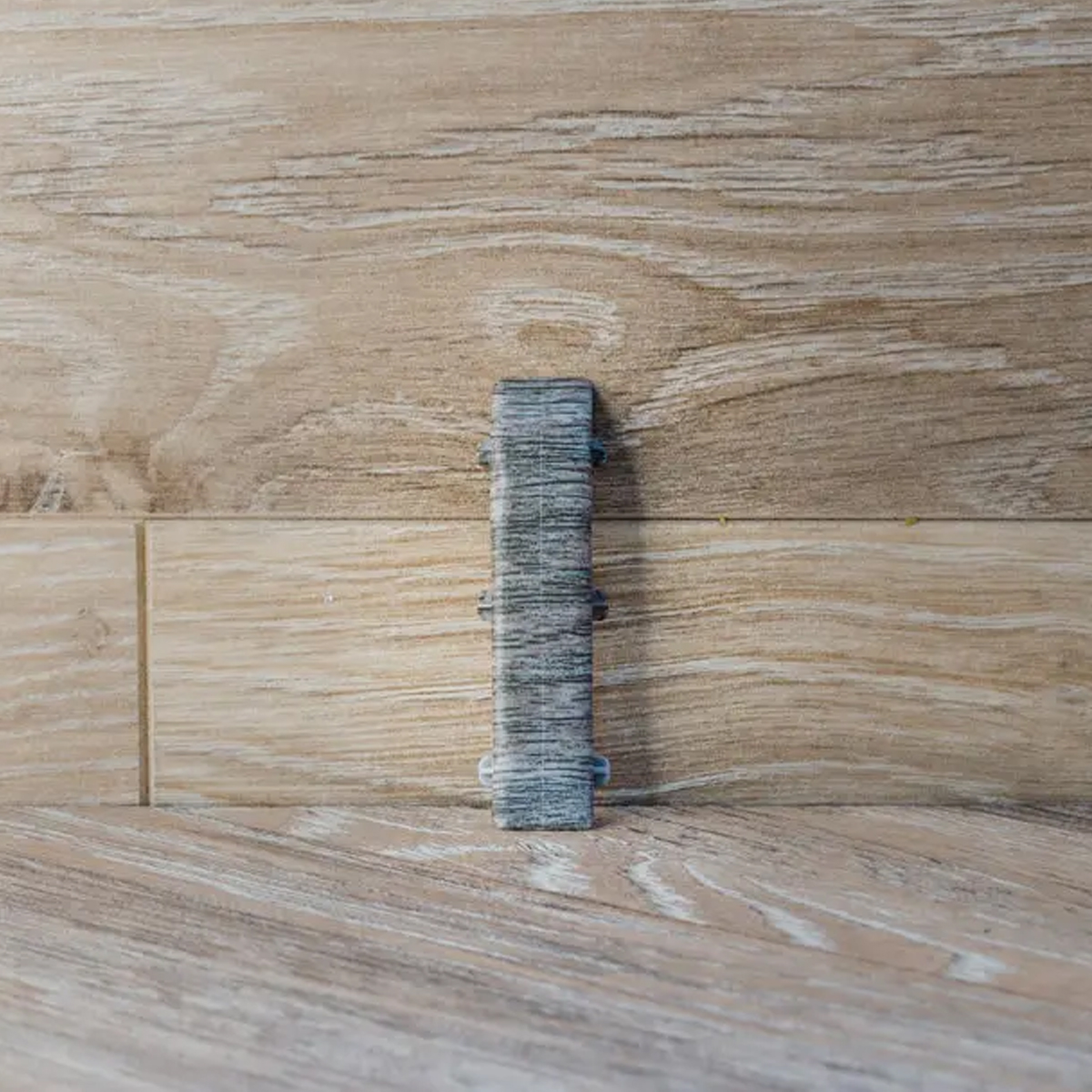 Соединитель для плинтуса 55мм "Идеал Классик", 210 Дуб пепельный