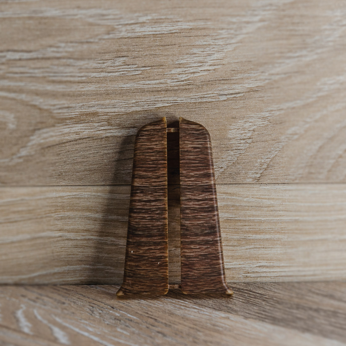 Торцевые (пара) для плинтуса 85мм "Деконика", 291 Орех