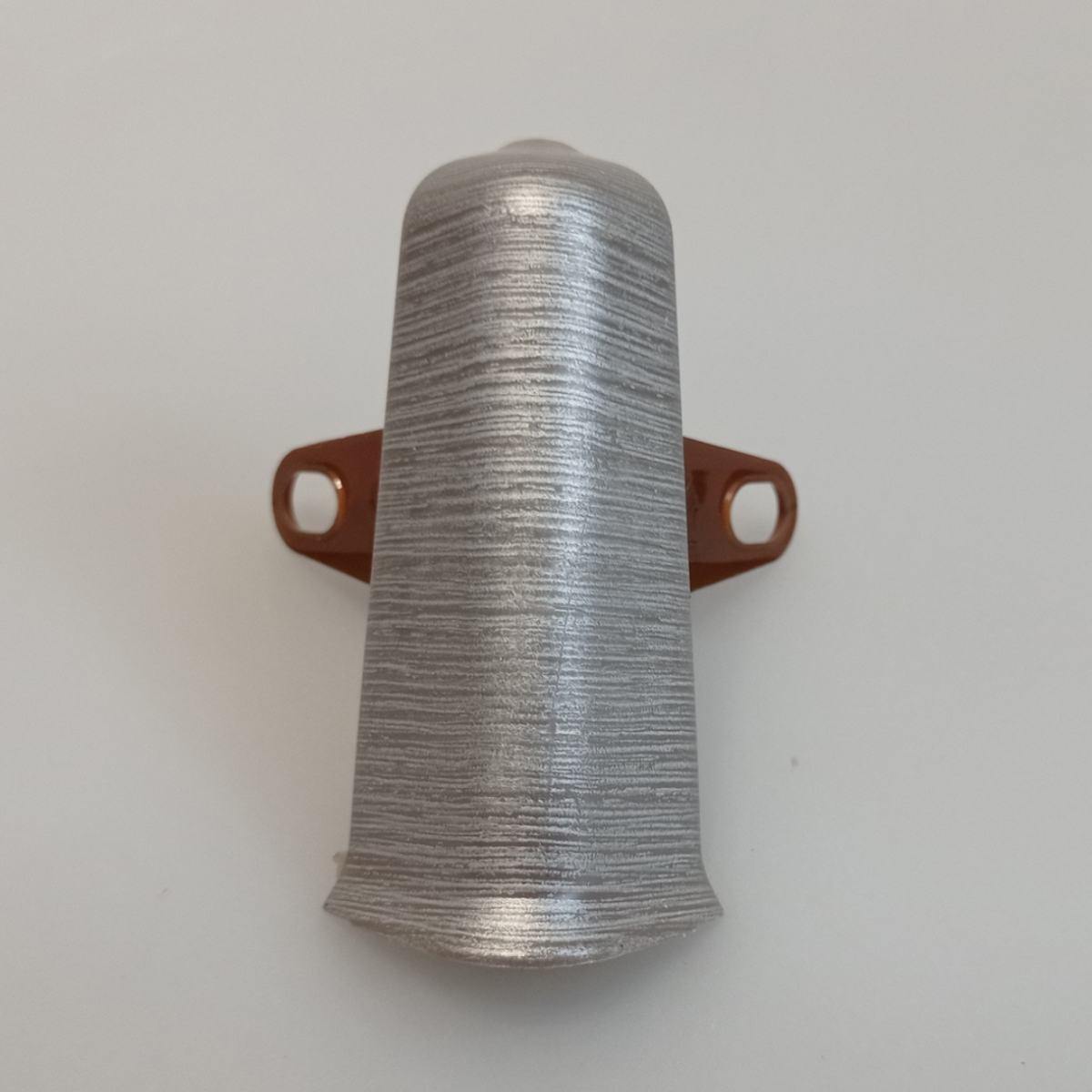 Угол наружный (внешний) с крепежом для плинтуса 70мм "Деконика", 187 Алюминий темный