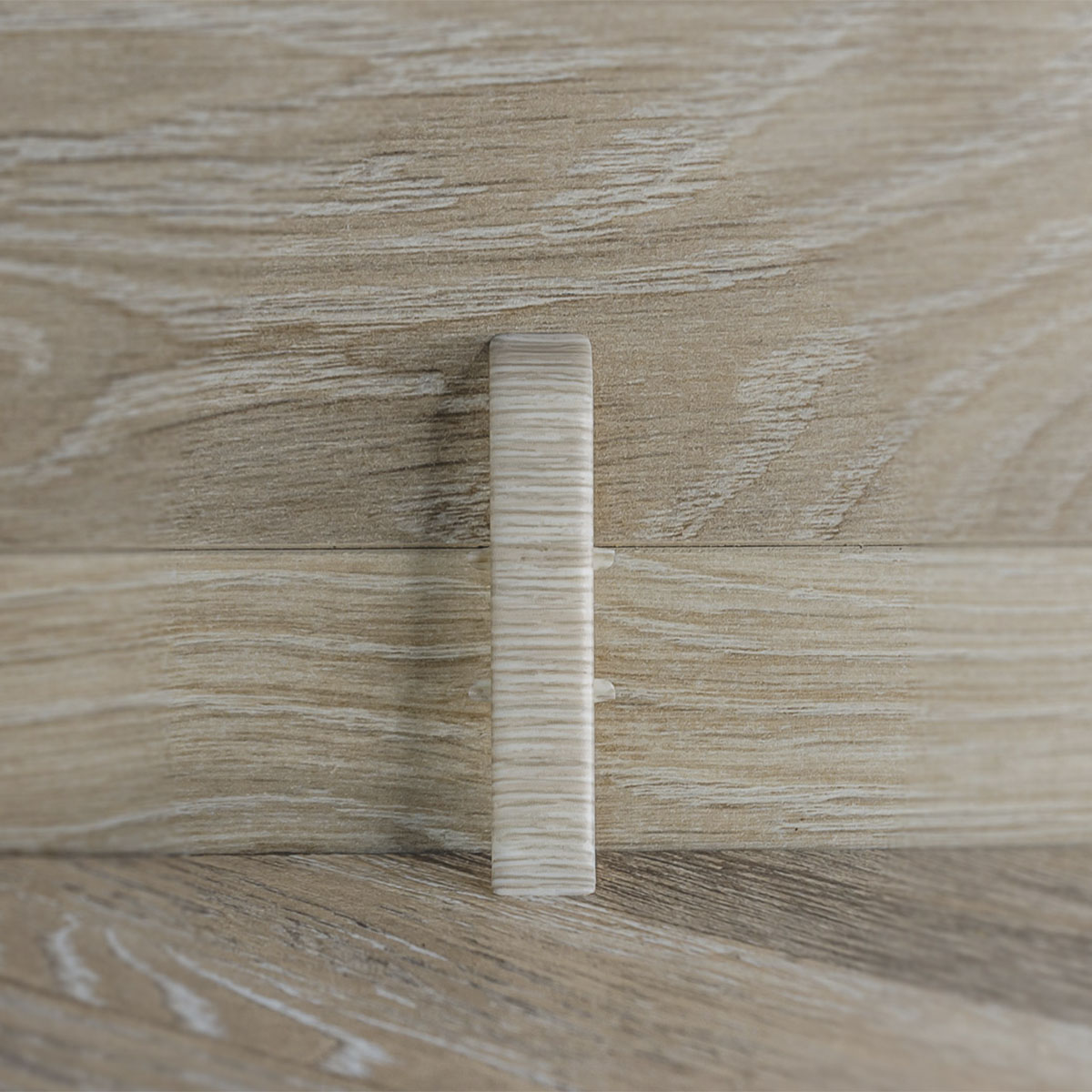 Соединитель для плинтуса 70мм "Деконика", 274 Сосна северная