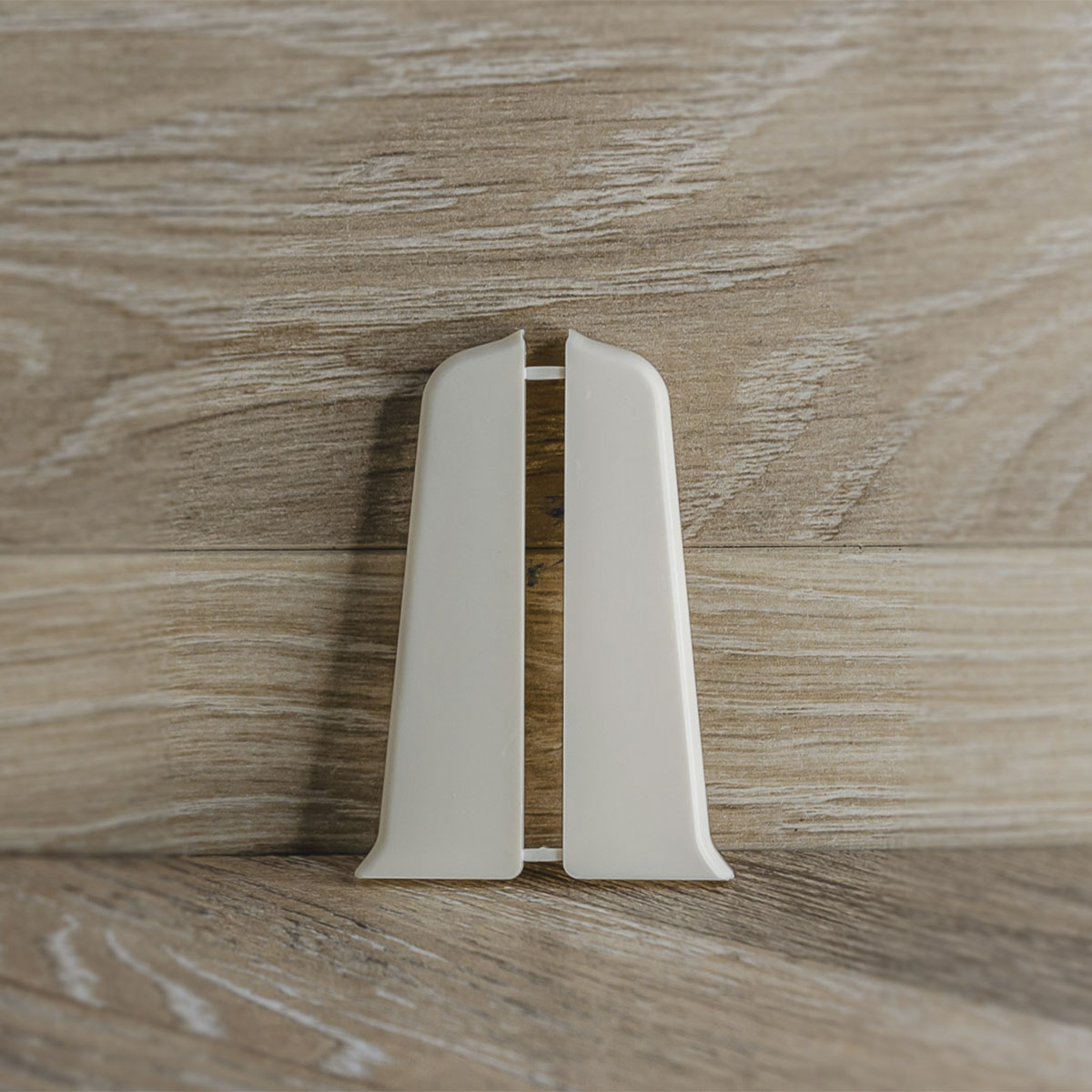 Торцевые для плинтуса 70мм "Деконика", 033 Кремово-белый