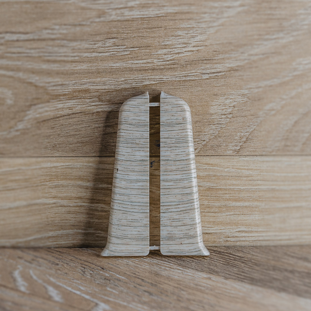 Торцевые (пара) для плинтуса 85мм "Деконика", 253 Ясень серый