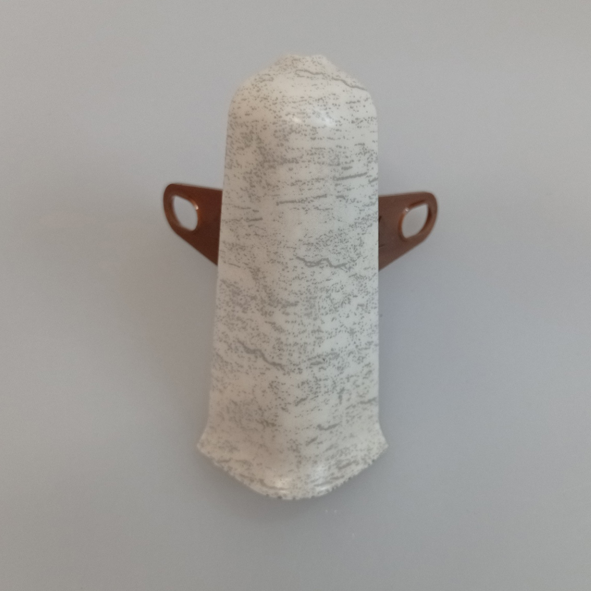 Угол наружный (внешний) с крепежом для плинтуса 70мм "Деконика", 547 Лофт светло-серый