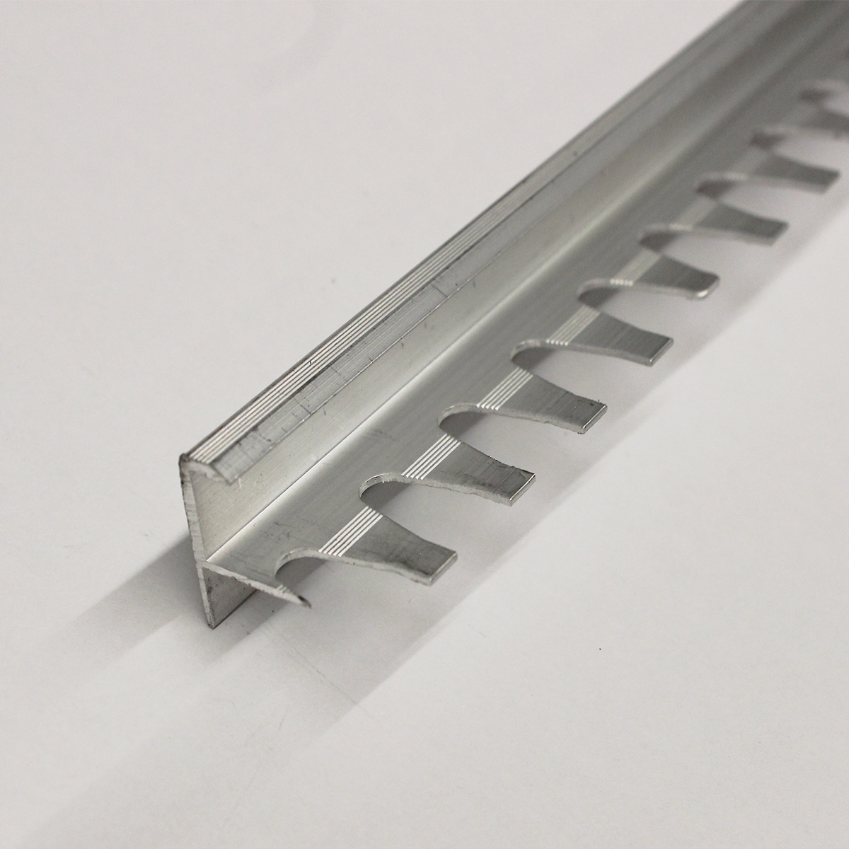 Профиль угловой ПУ 13-1.2700.00 алюминий