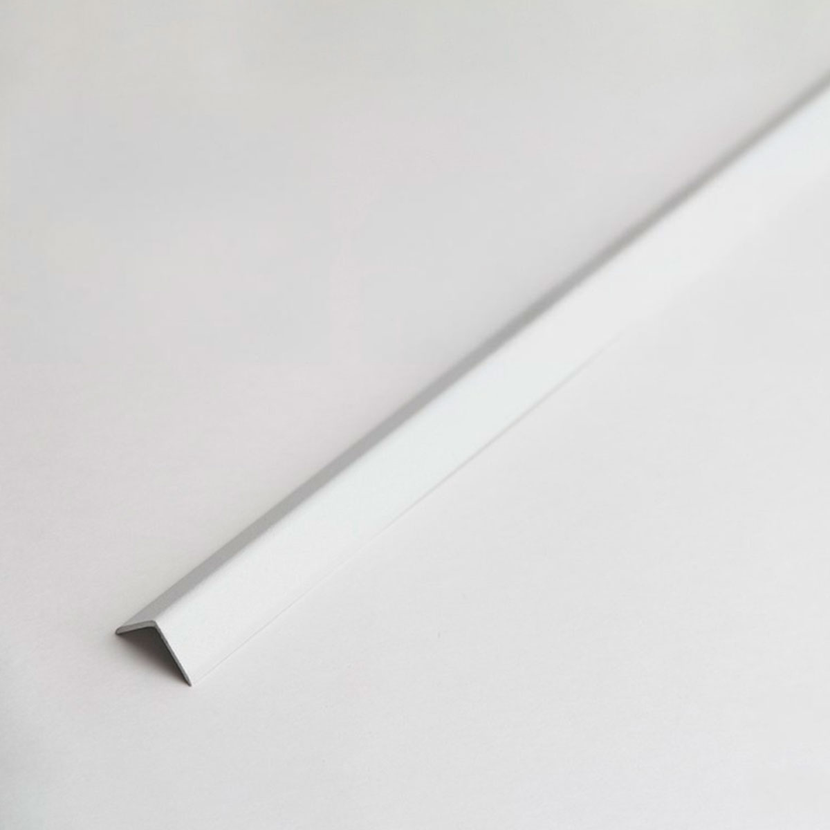 Угол отделочный внешний 15х15х1,0мм 2,7м Угол Округлый 04-27.2700.16