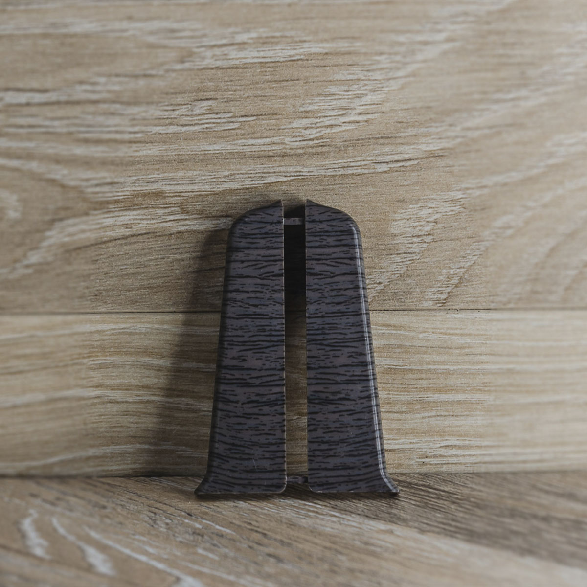 Торцевые для плинтуса 70мм "Деконика", 352 Каштан серый