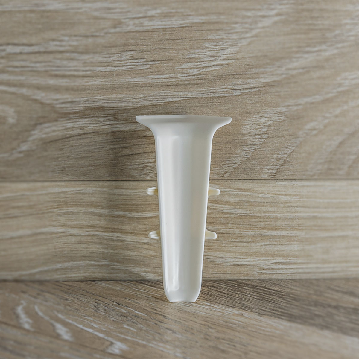 Угол внутренний для плинтуса 70мм "Деконика", 033 Кремово-белый