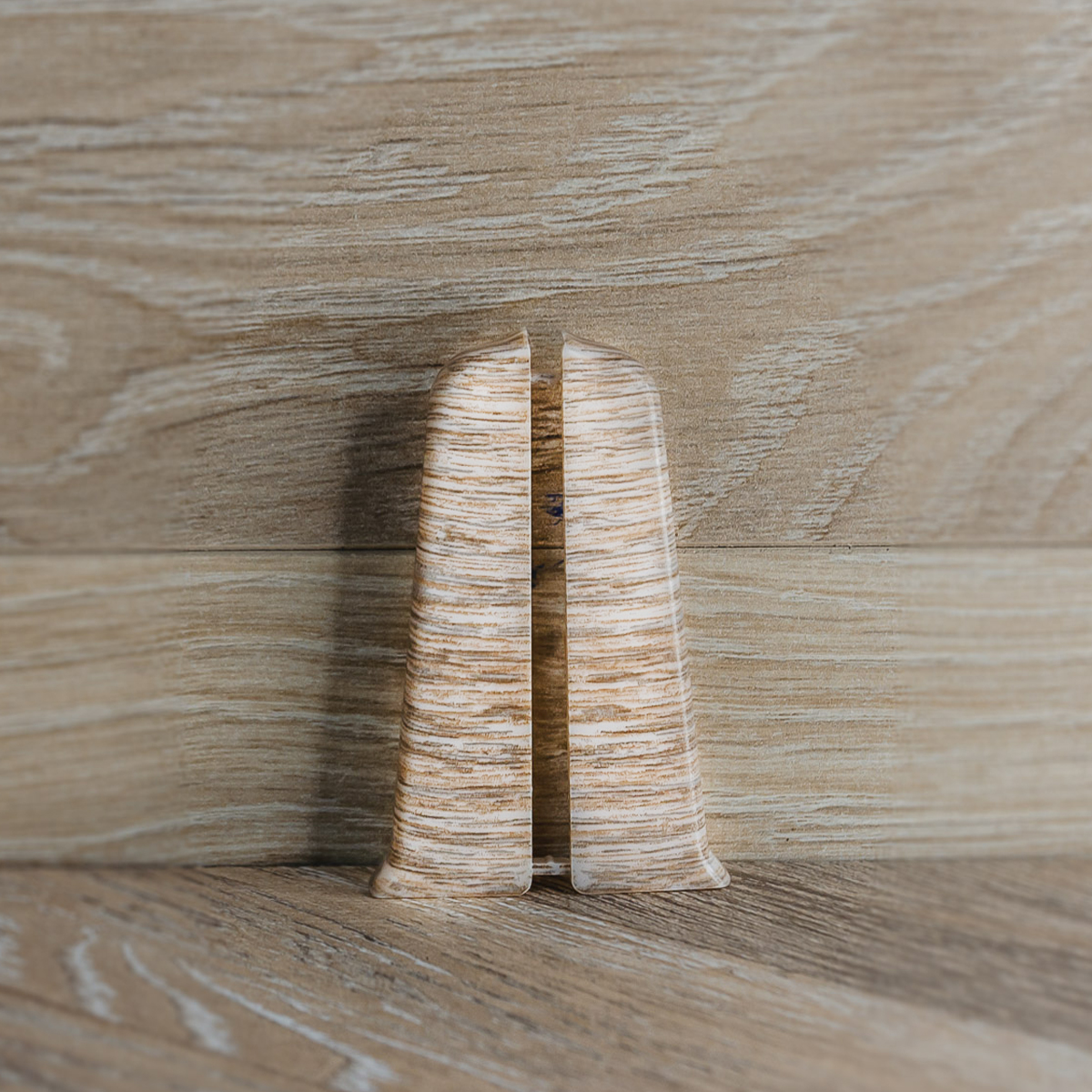 Торцевые (пара) для плинтуса 85мм "Деконика", 213 Дуб северный