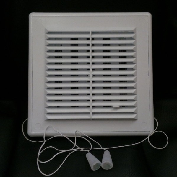 Решетка вент. в рамке с москит. сеткой регул. 162/162 со шнурком
