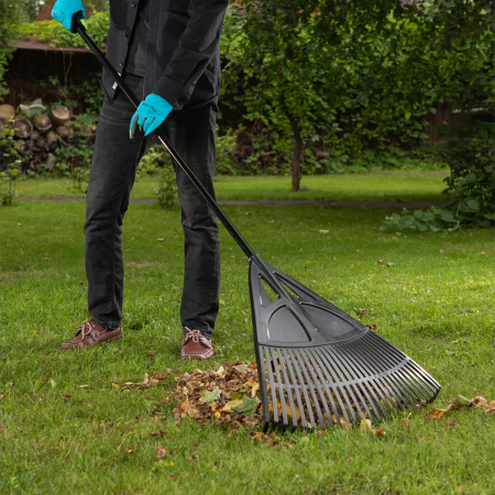 Грабли веерные пластиковые, 620х1750 мм, 27 плоских зубьев,алюминиевый черенок, Россия// Palisad