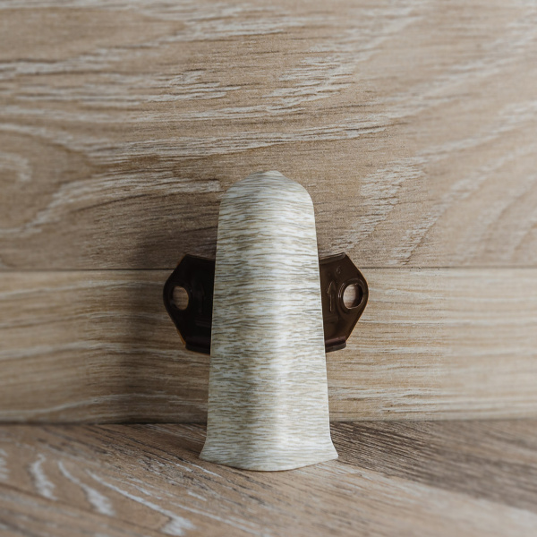 Угол наружный (внешний) с крепежом для плинтуса 85мм "Деконика", 294 Орех антик