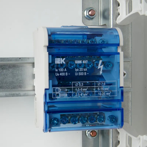 Шины на DIN-рейку в корпусе (кросс-модуль) ШНК 4х7 3L+PEN ИЭК YND10-4-07-100