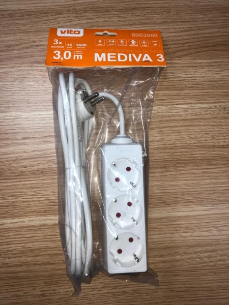 Удлинитель с/з 3 входа 3 метра MEDIVA 8003060