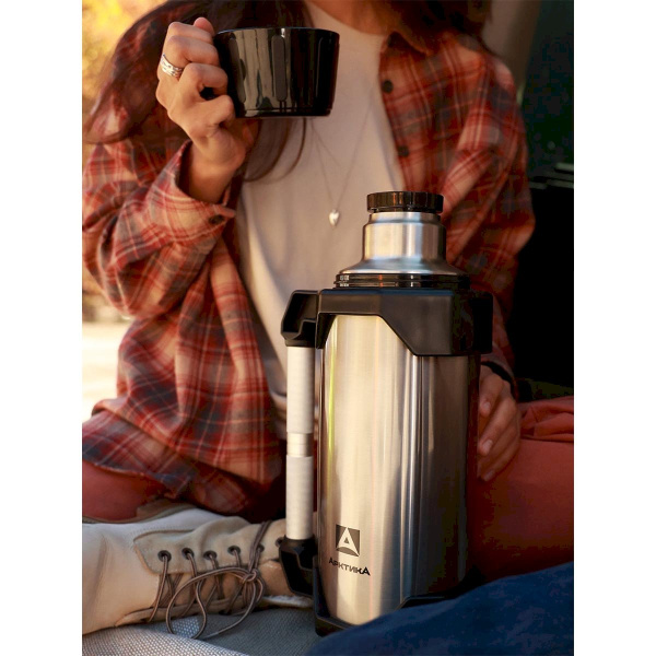 Термос Арктика 110-2200 вакуумный питьевой 2200 мл Тайга красная кружка