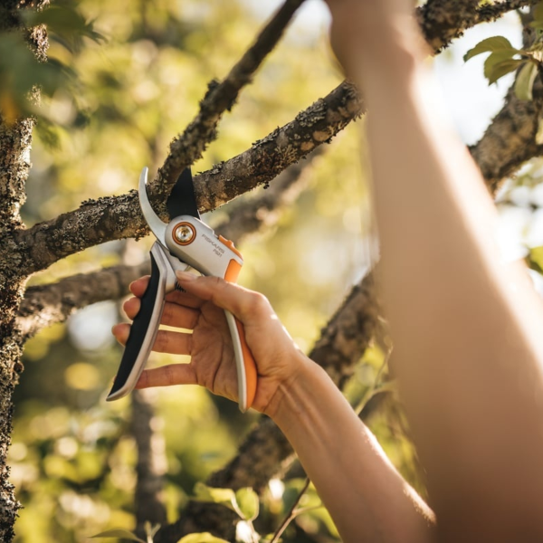 Секатор плоскостной металлический FISKARS Plus P531, арт.1057168