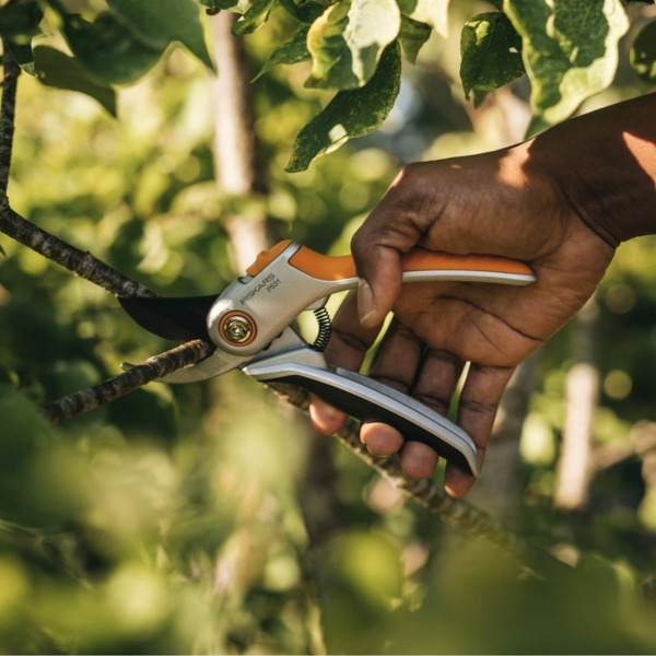 Секатор плоскостной металлический FISKARS Plus P531, арт.1057168