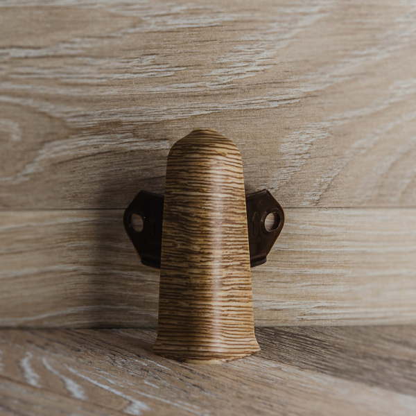 Угол наружный (внешний) с крепежом для плинтуса 85мм "Деконика", 211 Дуб рустик