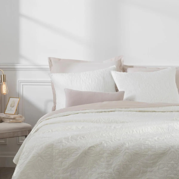 Комплект Atmosphera покрывало 240х260 см + наволочки 2 шт 60х60 см слоновая кость 131644A