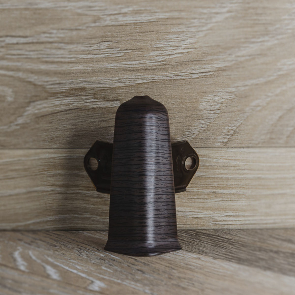 Угол наружный (внешний) с крепежом для плинтуса 85мм "Деконика", 351 Каштан