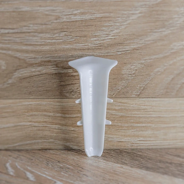 Угол внутренний для плинтуса 70мм "Деконика", 001 Белый