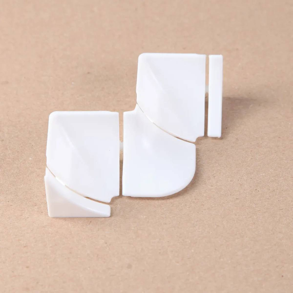 Набор комплектующих к плинтусу для столещницы  "Идеал" (1 набор во флоупак), 001-О Белый гл