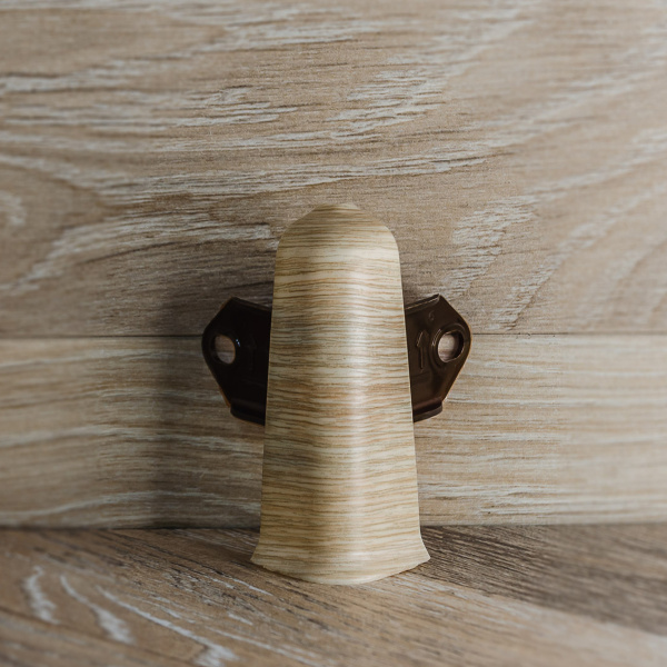 Угол наружный (внешний) с крепежом для плинтуса 85мм "Деконика", 213 Дуб северный