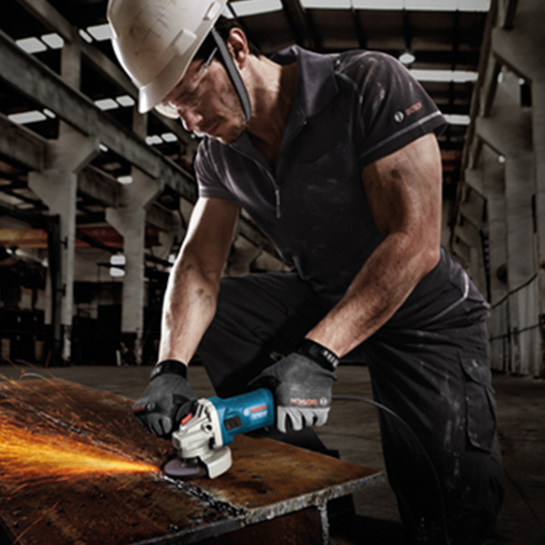 Машинка (болгарка) Bosch  углошлифовальная GWS 750 S.  750 Вт. 28000 - 11 000 мин.-1. 125 мм. 1,8 кг